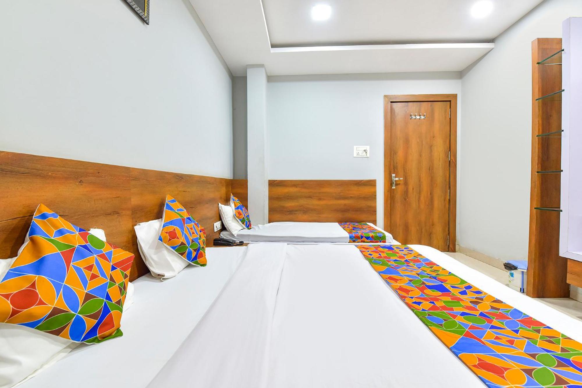 Fabhotel Raghumani Palace اوجاين المظهر الخارجي الصورة