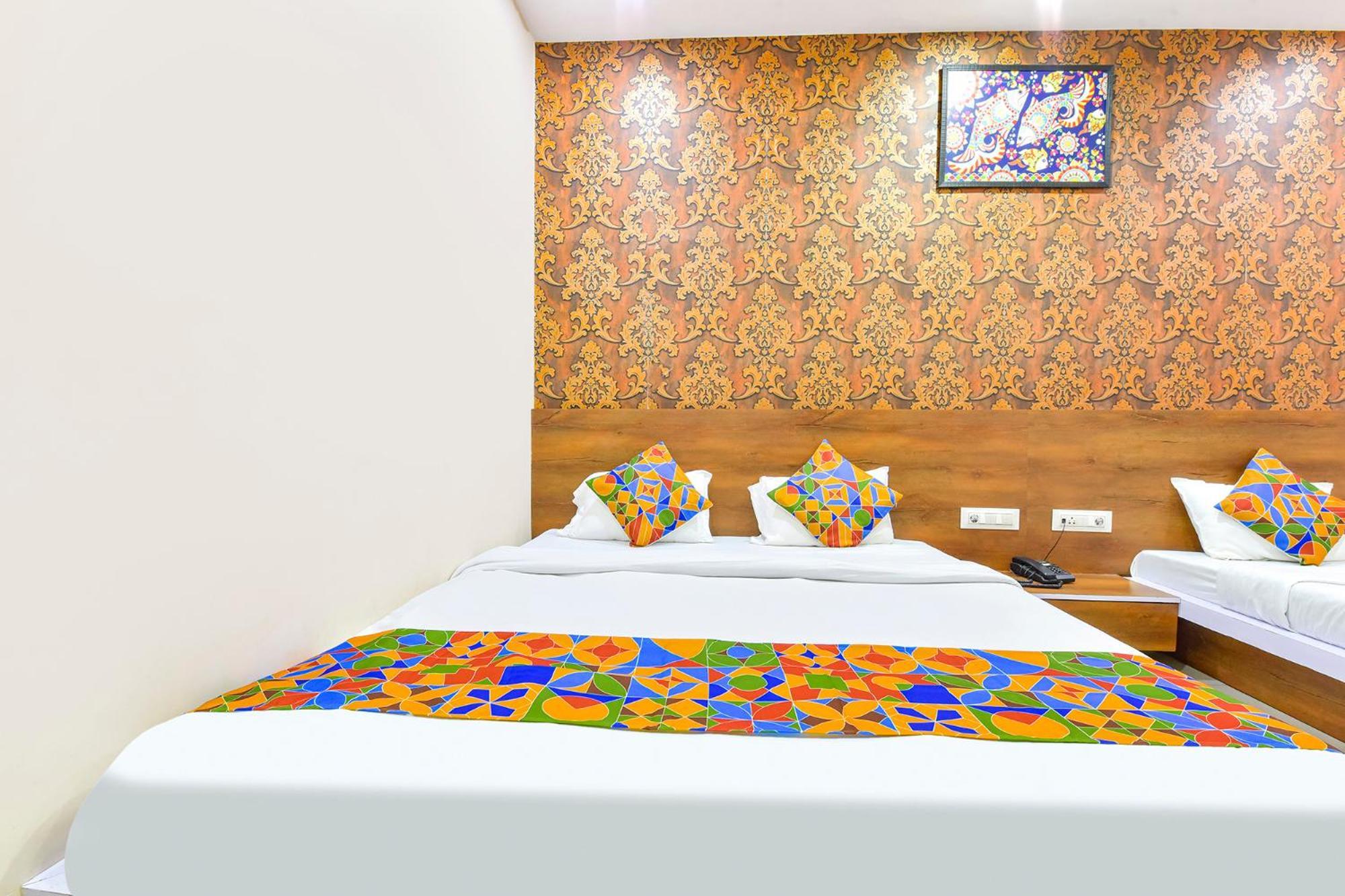 Fabhotel Raghumani Palace اوجاين المظهر الخارجي الصورة