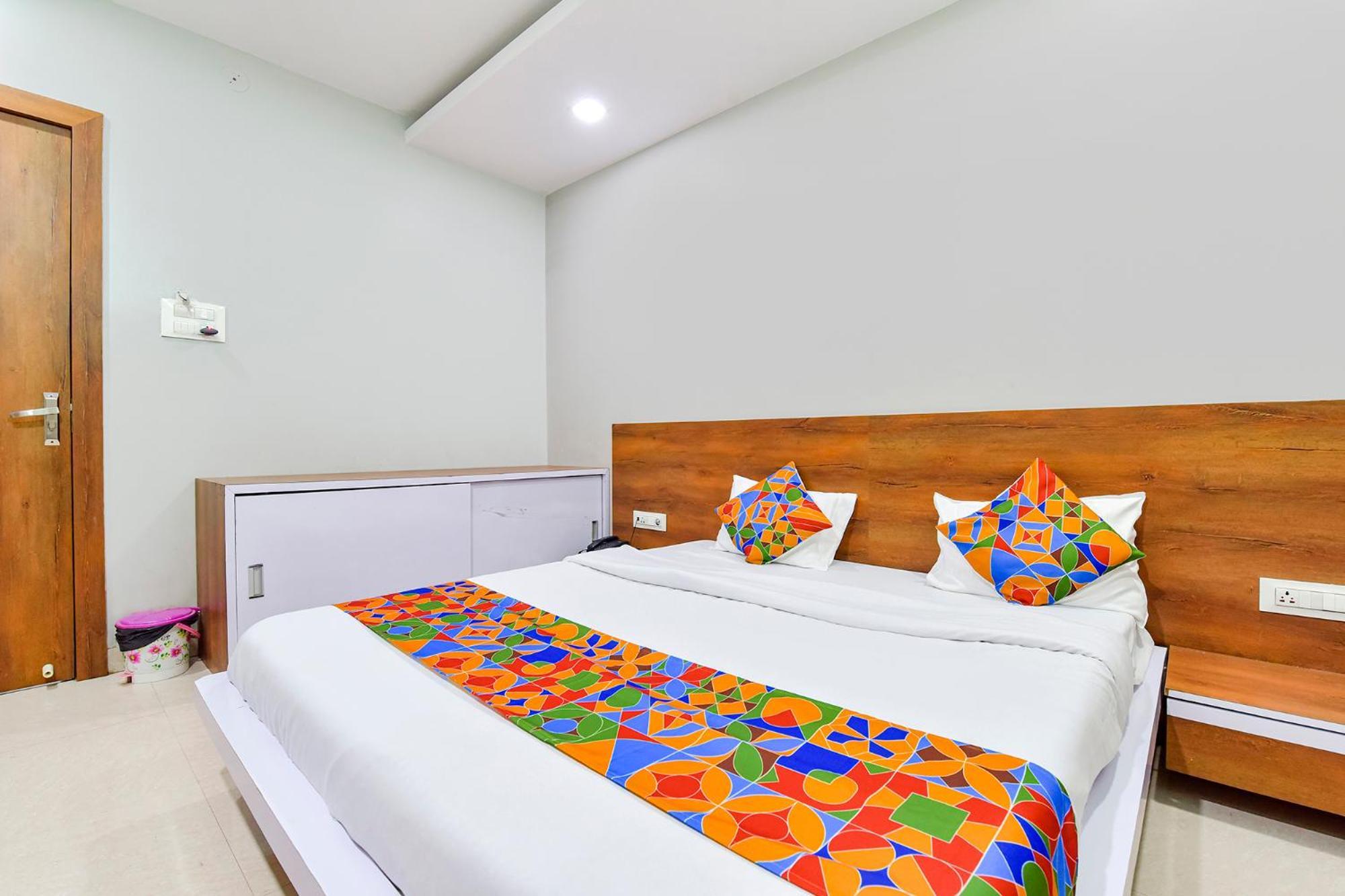 Fabhotel Raghumani Palace اوجاين المظهر الخارجي الصورة