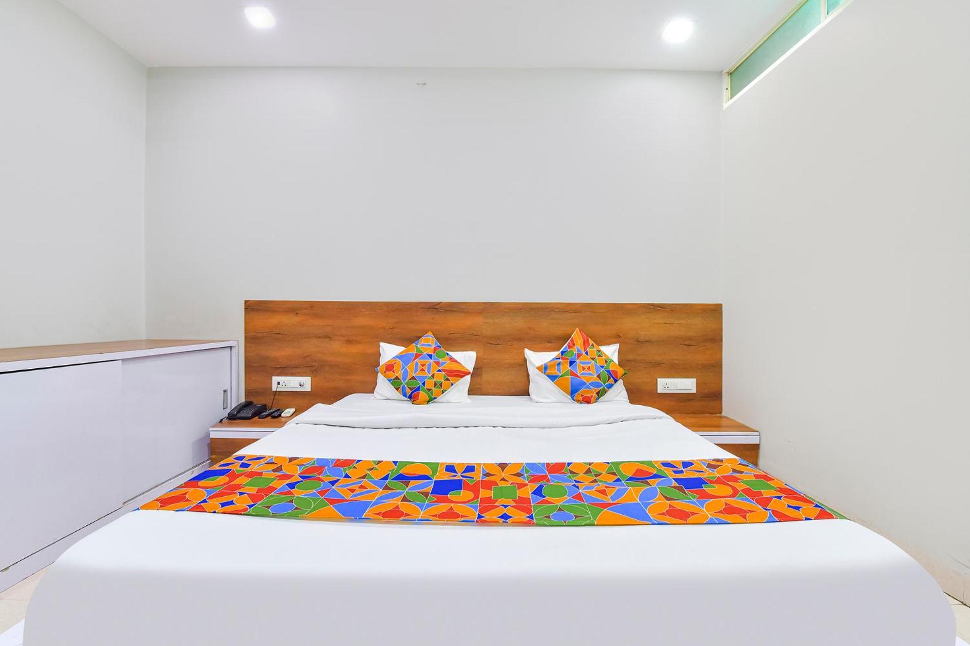 Fabhotel Raghumani Palace اوجاين المظهر الخارجي الصورة