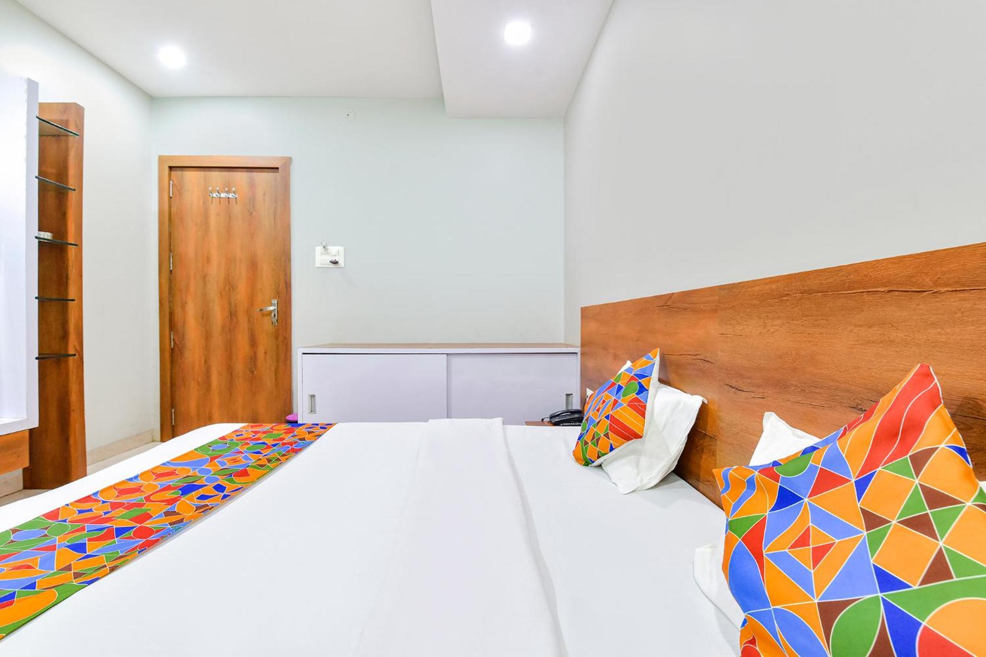 Fabhotel Raghumani Palace اوجاين المظهر الخارجي الصورة
