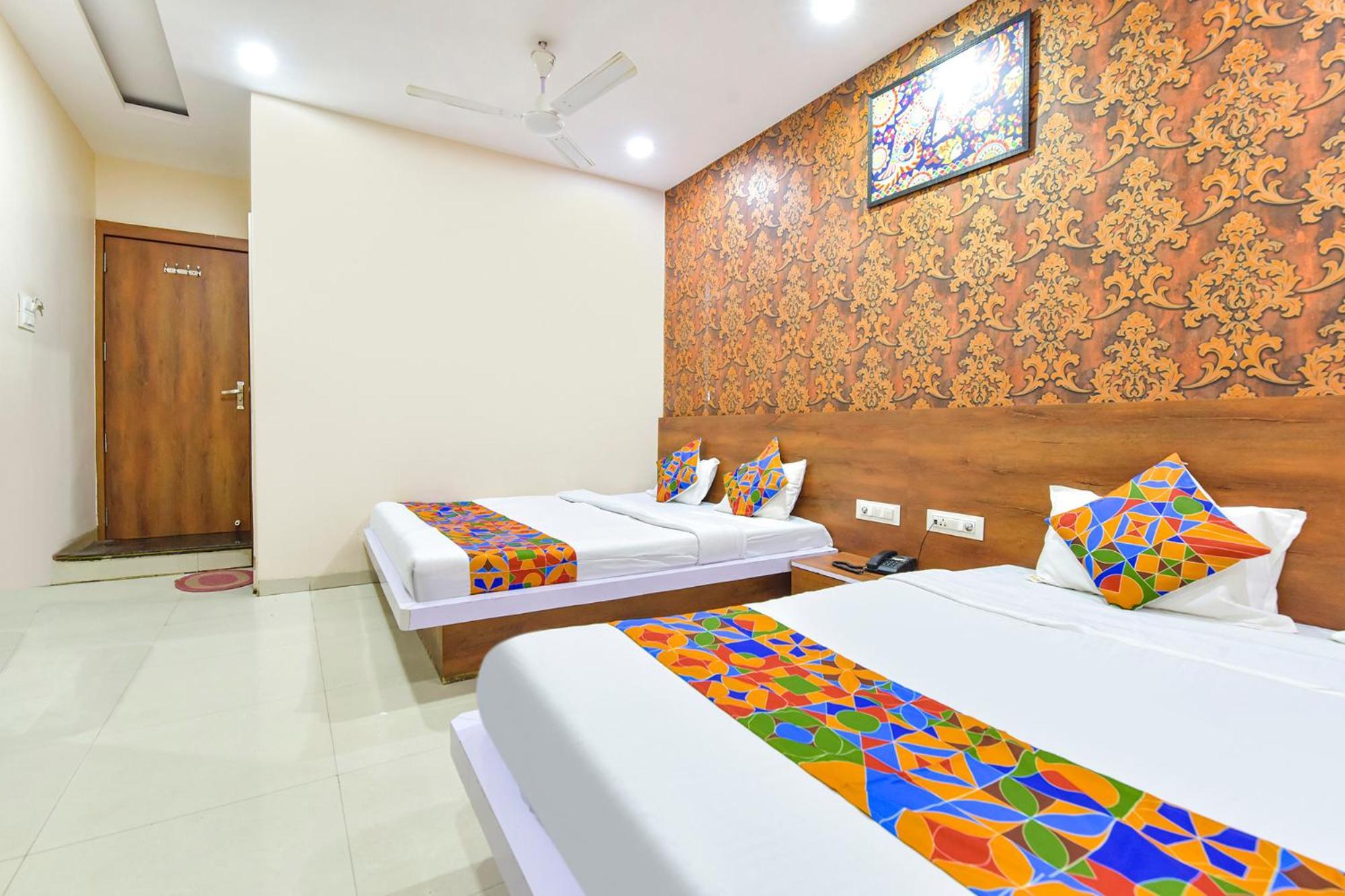 Fabhotel Raghumani Palace اوجاين المظهر الخارجي الصورة